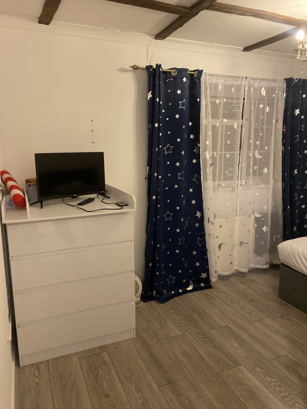 Room North Grove in Harlow