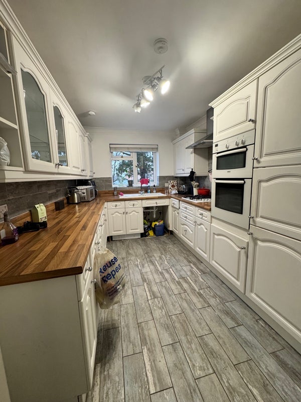 Room Overbury Road in Poole