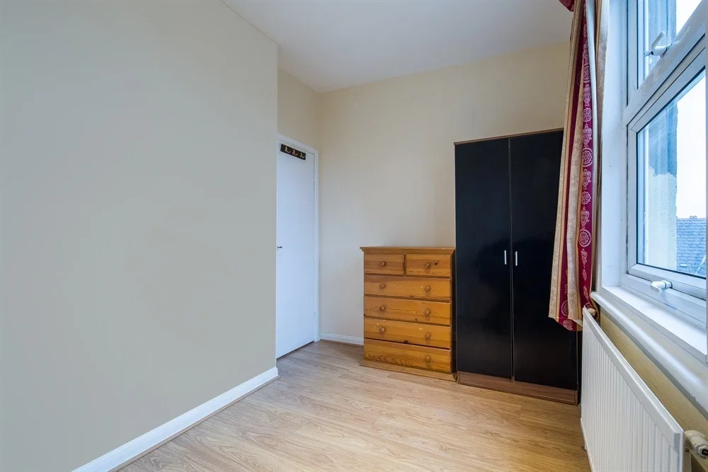 Flat Bedford Hill in Greater London