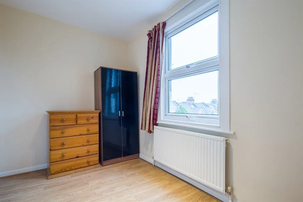 Flat Bedford Hill in Greater London