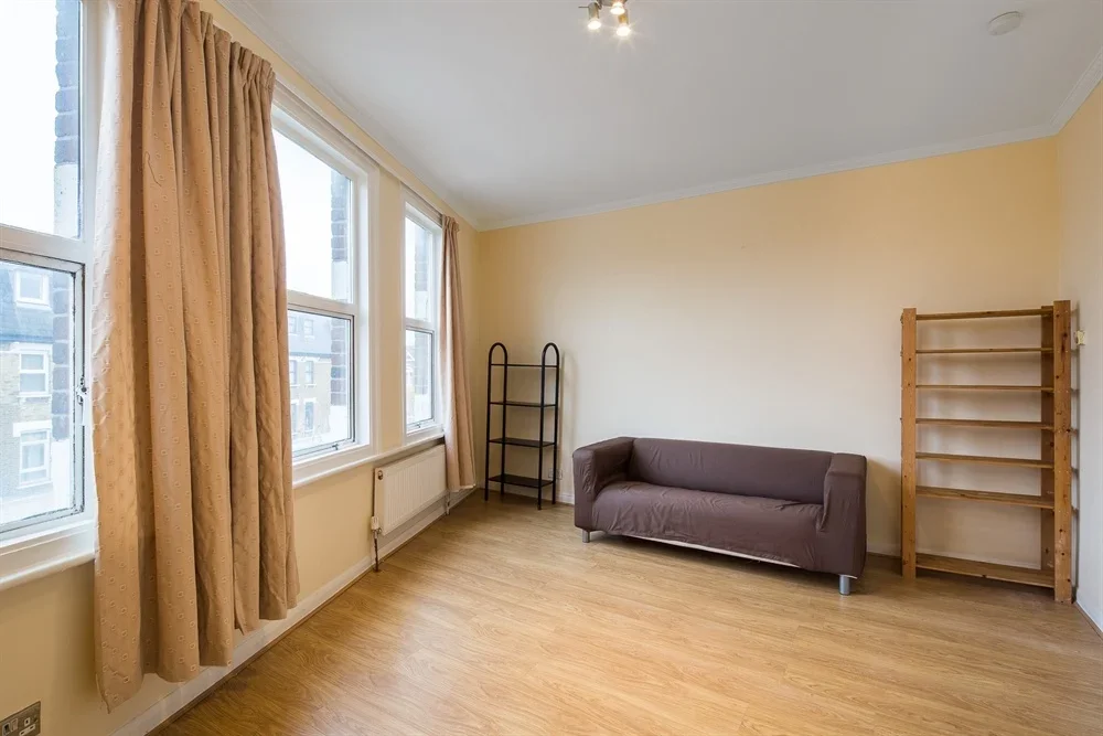 Flat Bedford Hill in Greater London