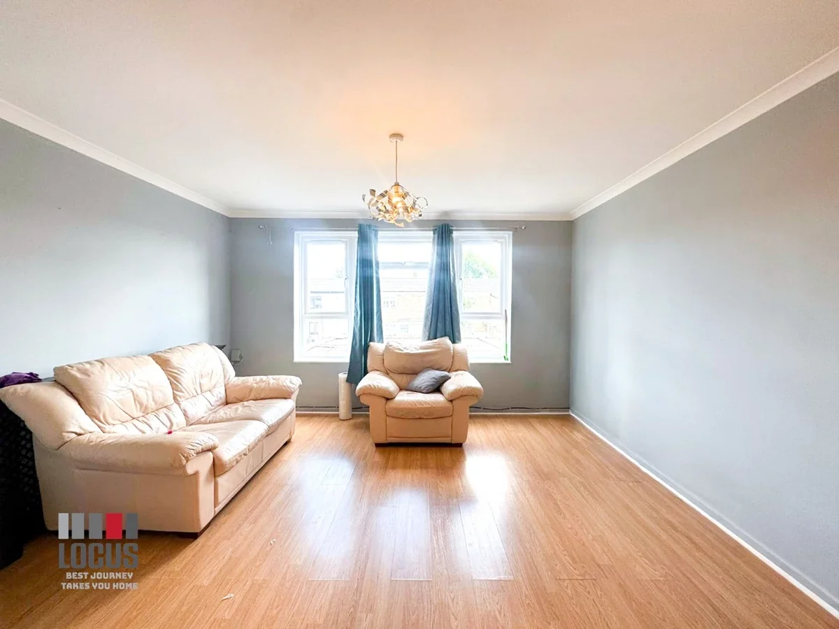 Flat Longcroft Drive in Waltham Cross