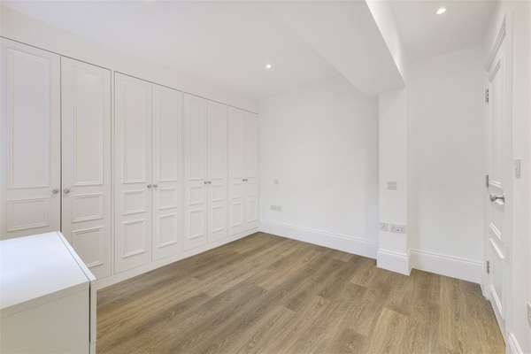 Flat Robinson Street in Greater London