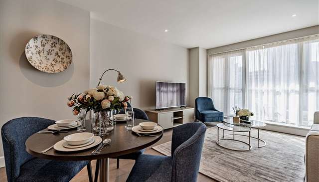 Flat Westferry Circus in Greater London
