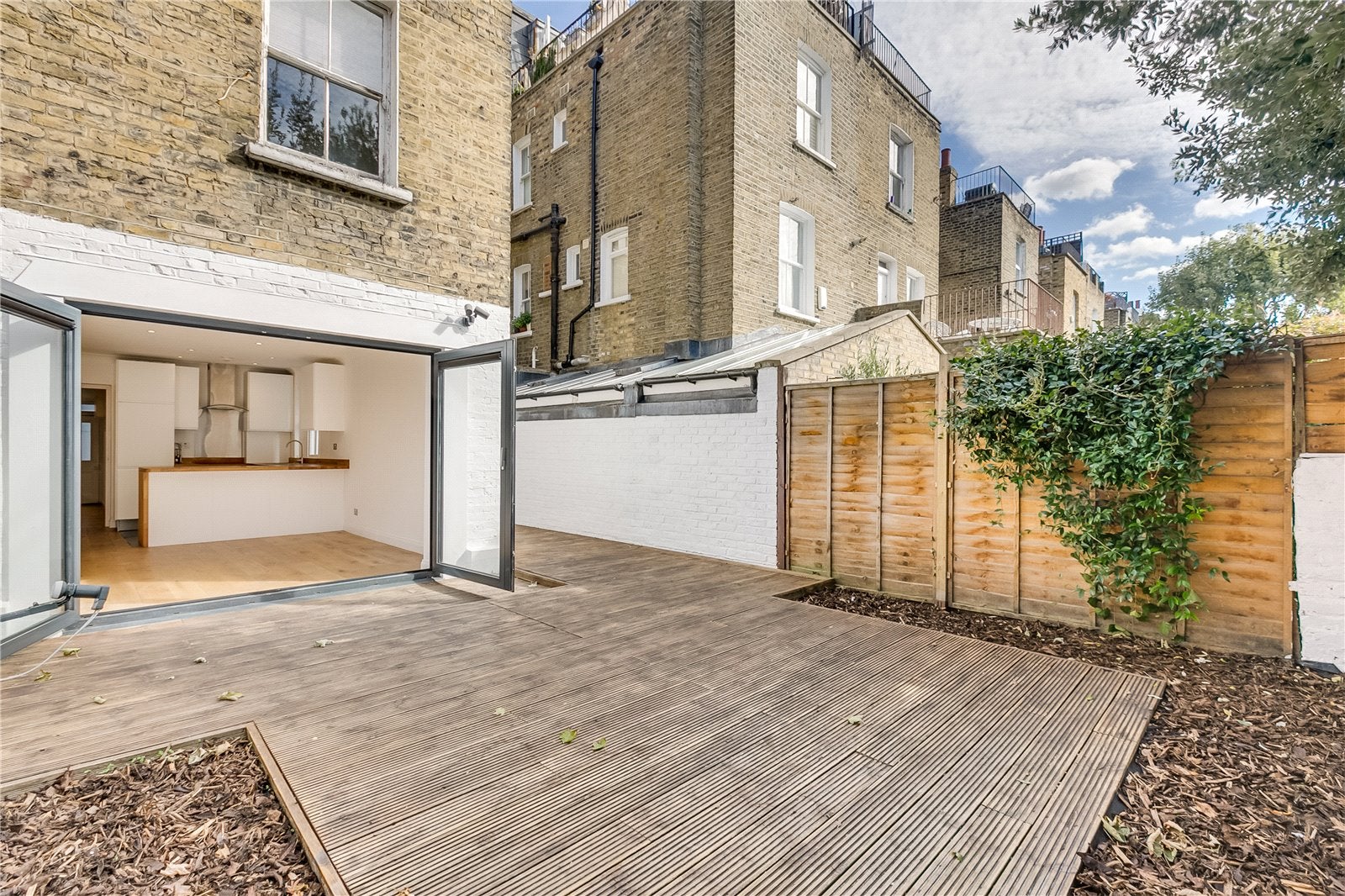 Flat Dawes Road in Greater London