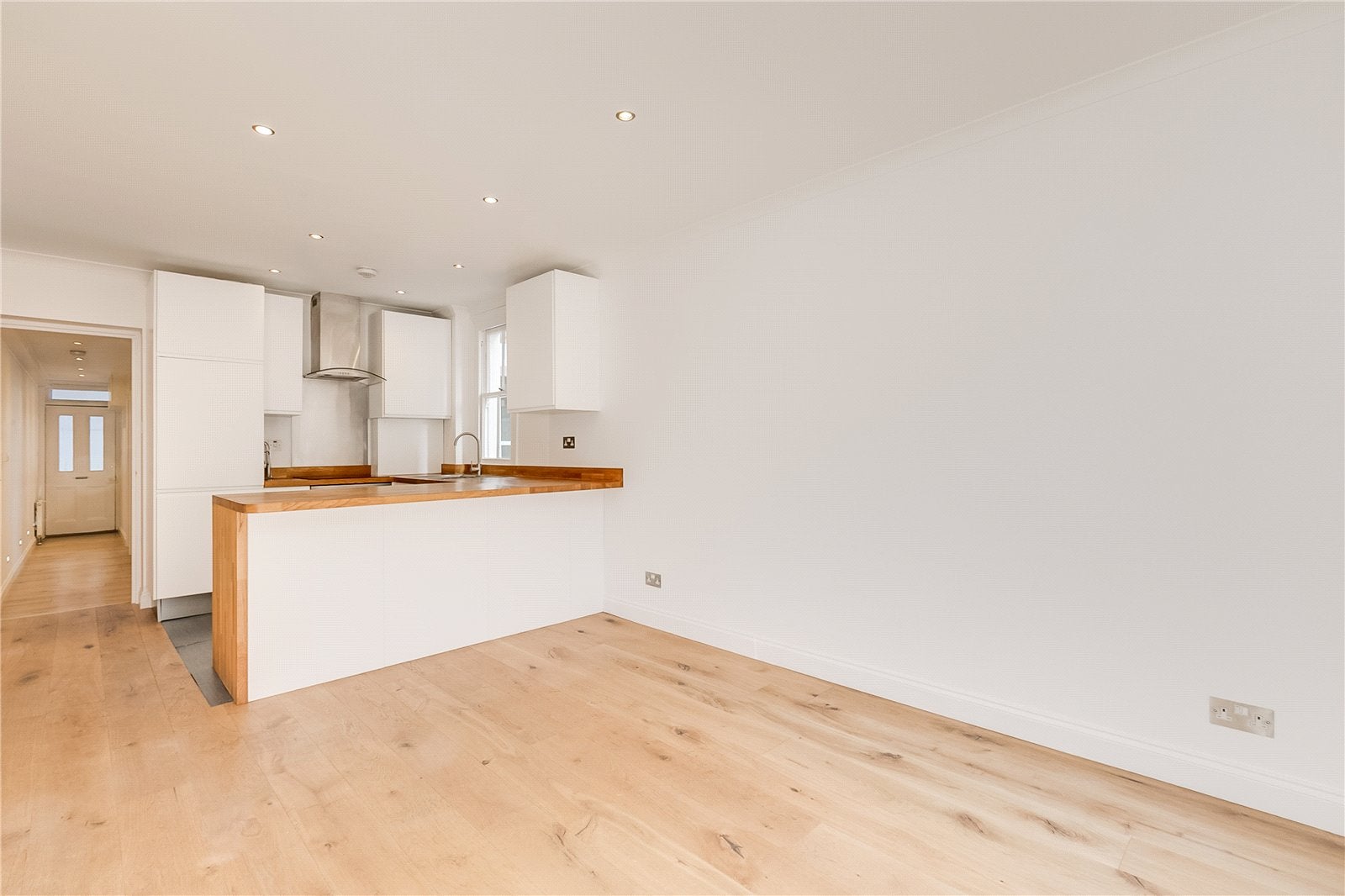Flat Dawes Road in Greater London