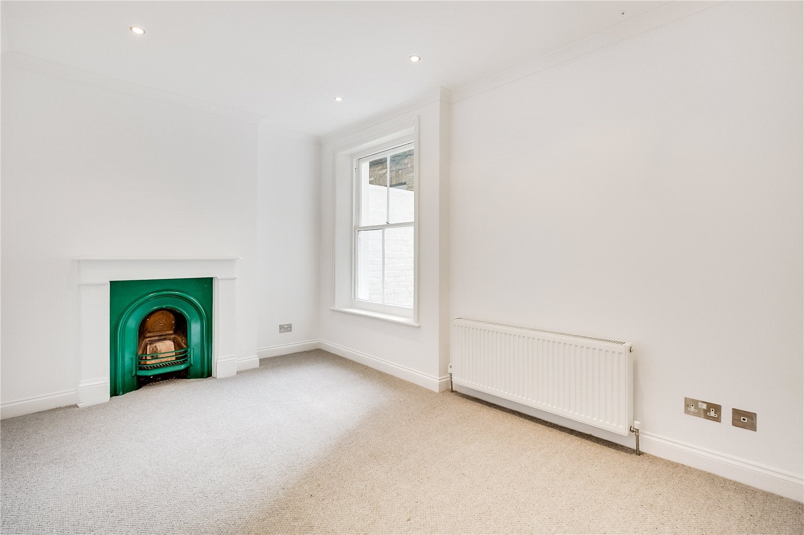 Flat Dawes Road in Greater London
