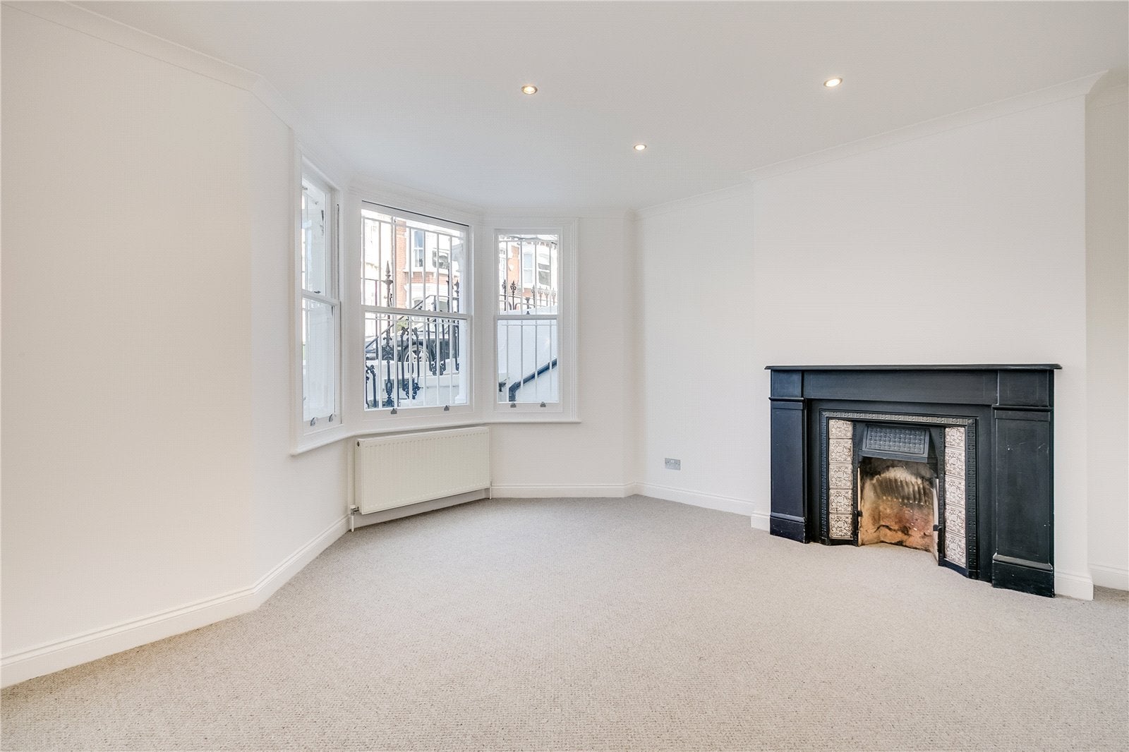 Flat Dawes Road in Greater London