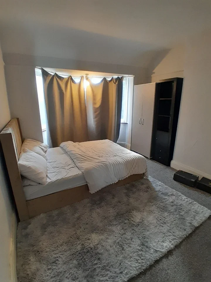 Room Ingram Way in Greater London