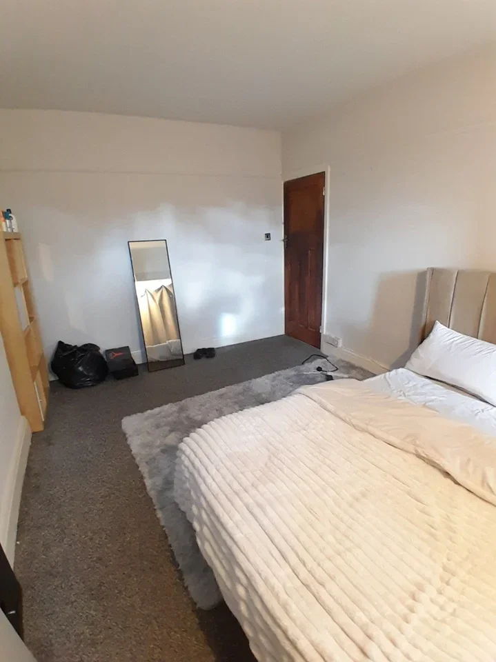 Room Ingram Way in Greater London