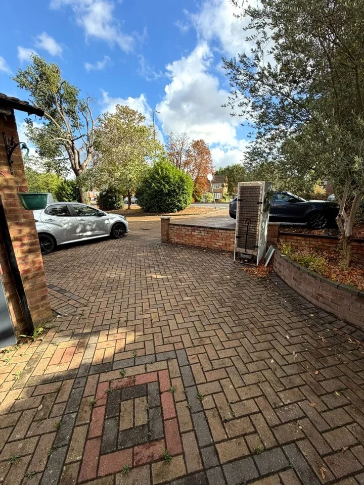 Room Staines Road East in Borough of Spelthorne