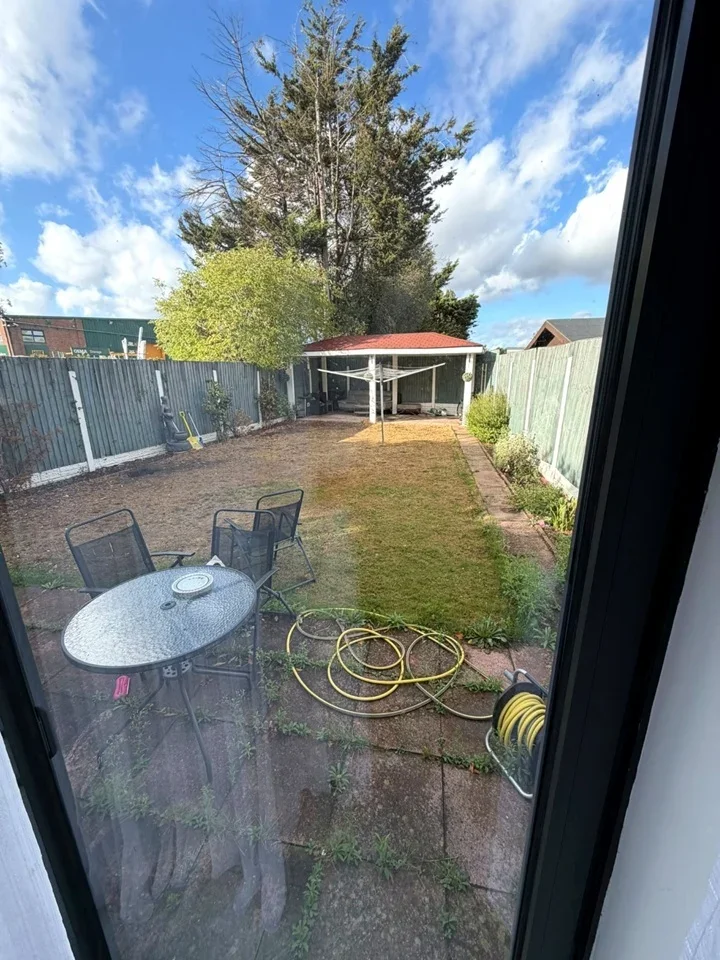 Room Staines Road East in Borough of Spelthorne