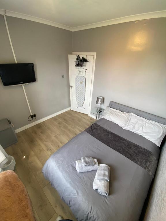 Flat Stenhouse Avenue in City of Edinburgh