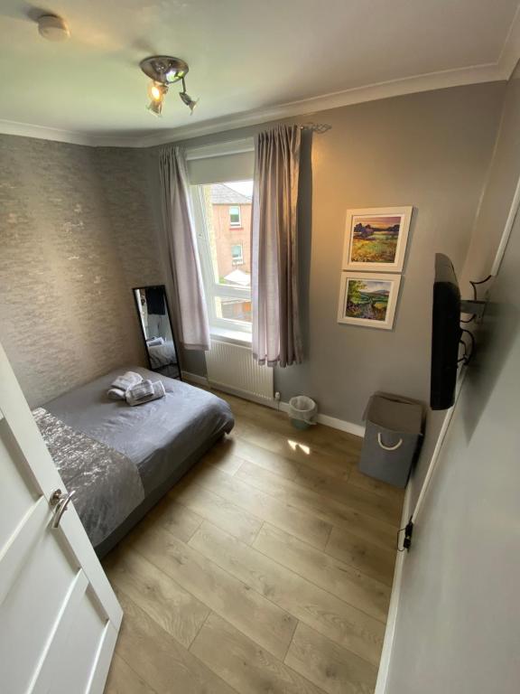 Flat Stenhouse Avenue in City of Edinburgh