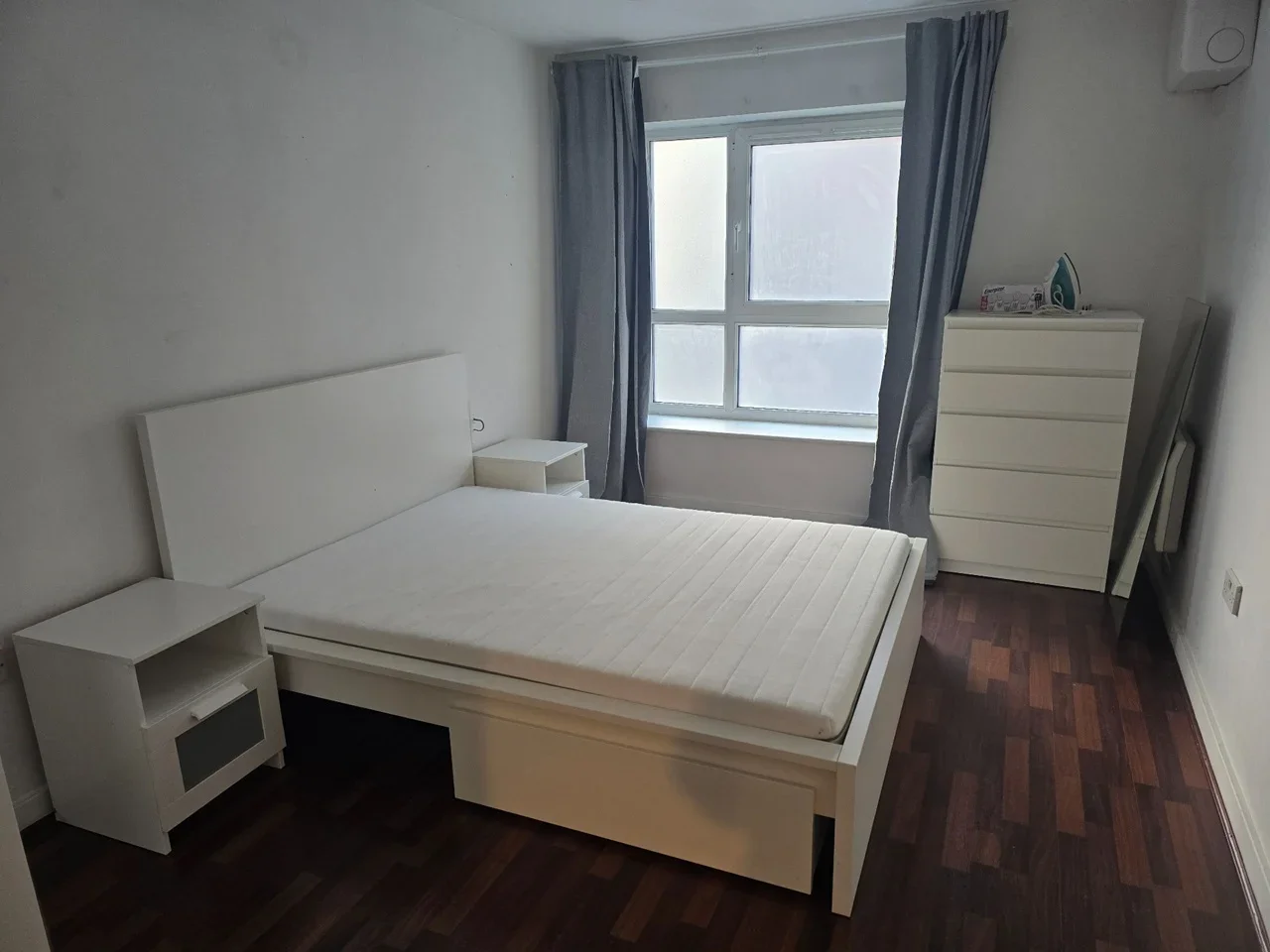 Flat Westferry Road in Greater London