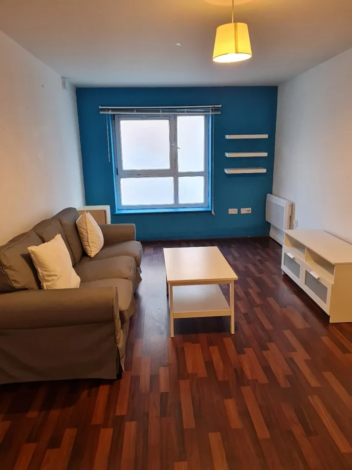 Flat Westferry Road in Greater London