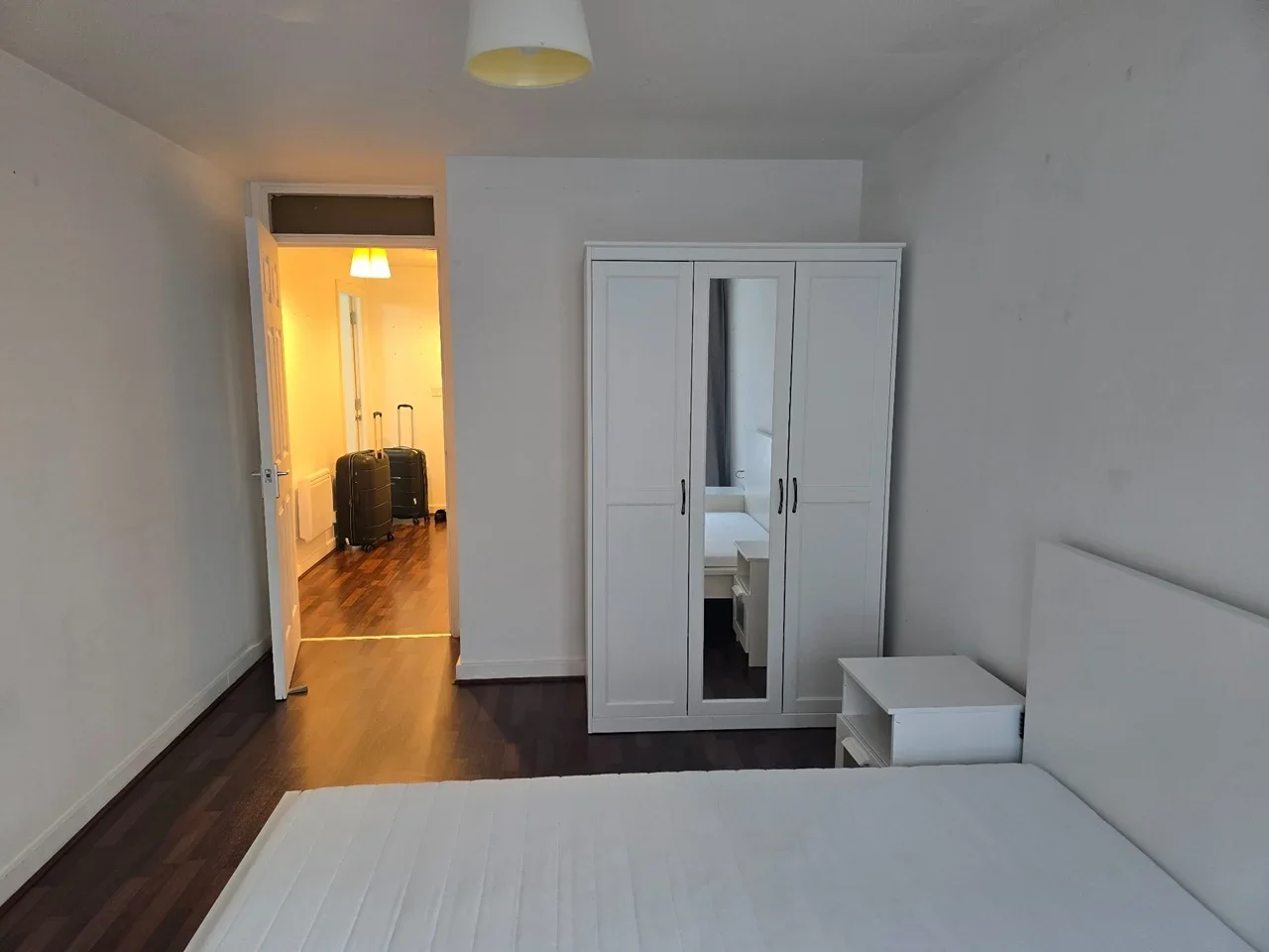Flat Westferry Road in Greater London