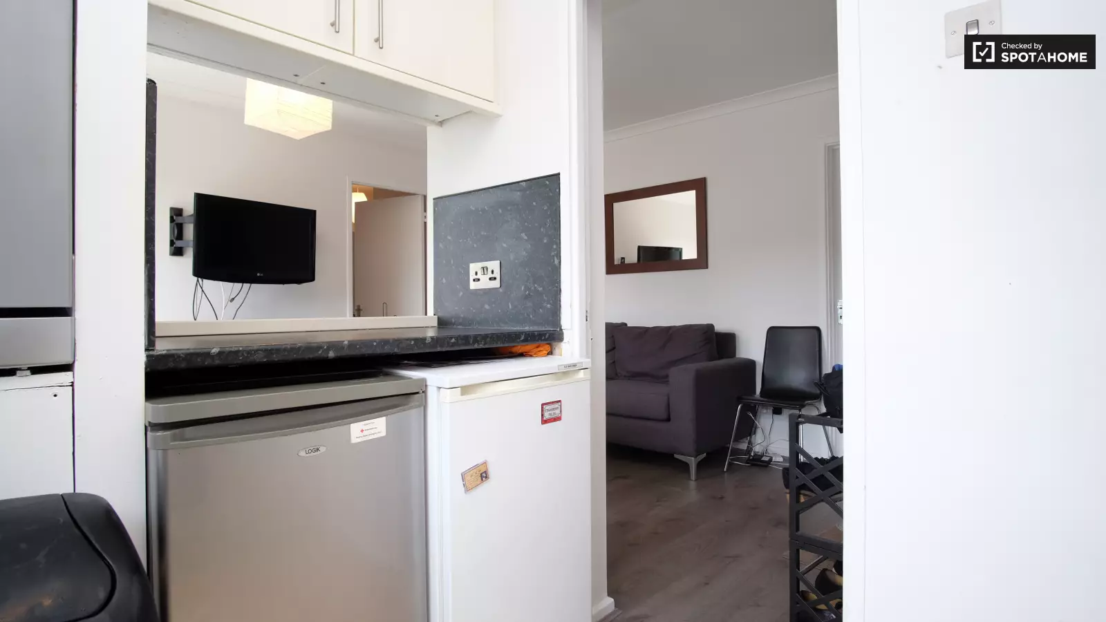 Flat Beaumont Square in Greater London