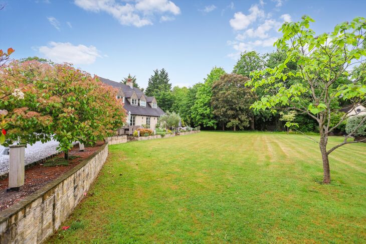 House White Lodge in Mole Valley