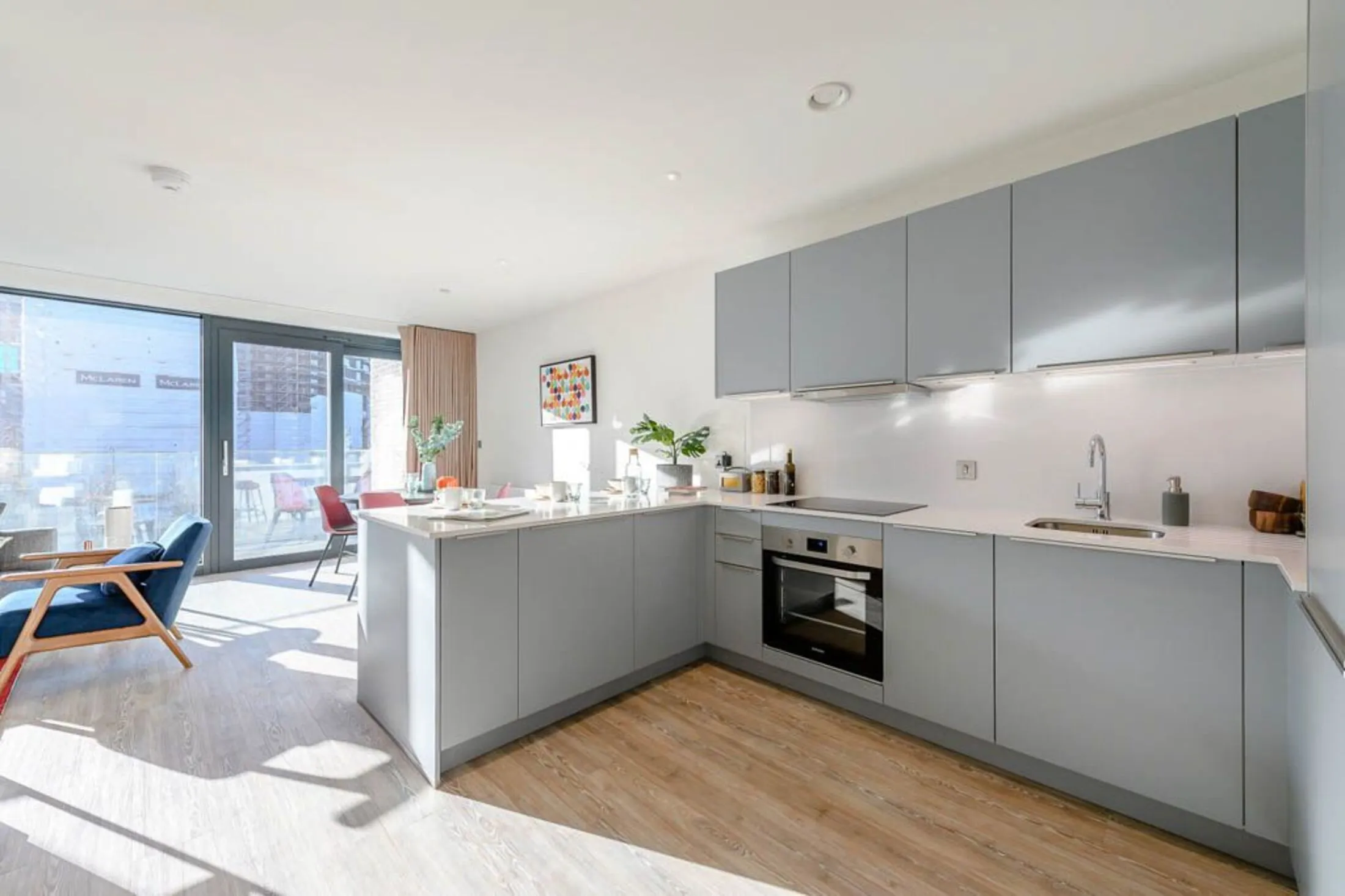 Flat Weaver Walk in Greater London