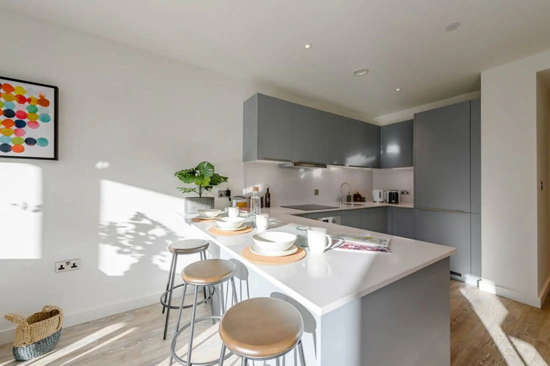 Flat Weaver Walk in Greater London