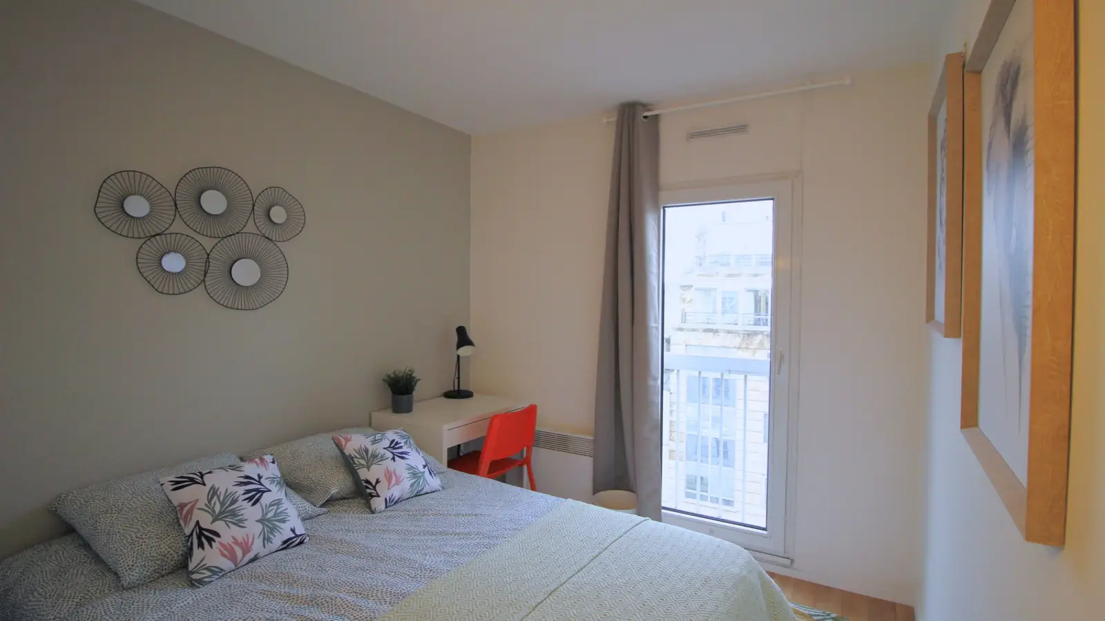 Flat Rue Victor Hugo in Levallois-Perret