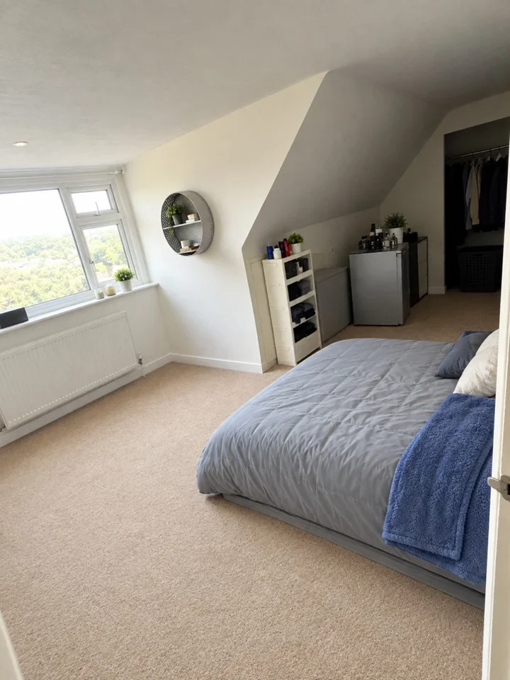 Room Frimley Green Road cycle path in Surrey Heath