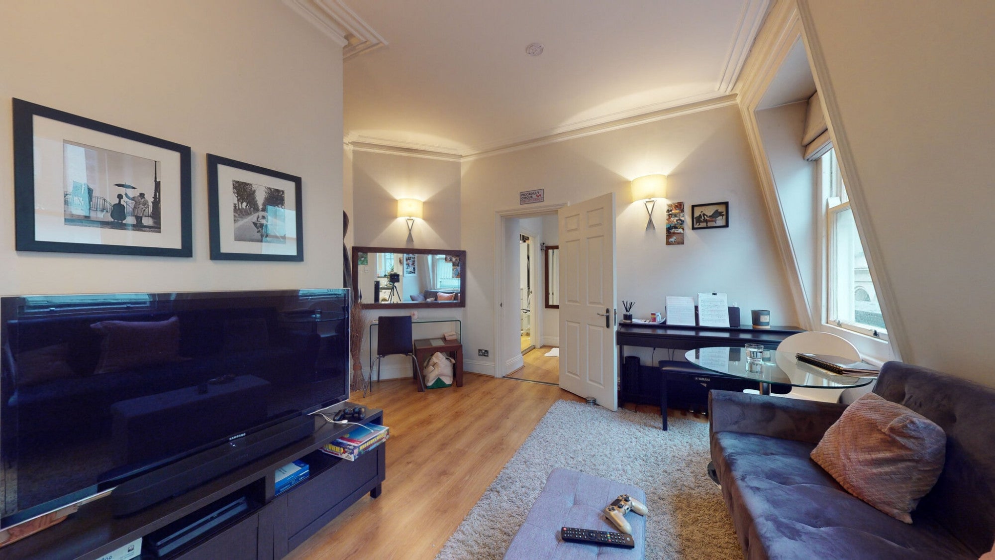 Flat Eagle Place in City of Westminster