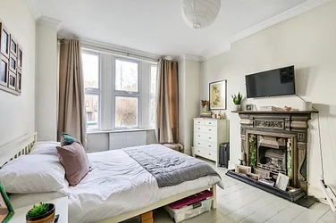 Flat Hydethorpe Road in Greater London