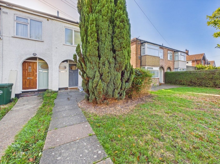 Flat London Road in Borough of Spelthorne