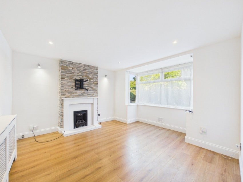 Flat London Road in Borough of Spelthorne