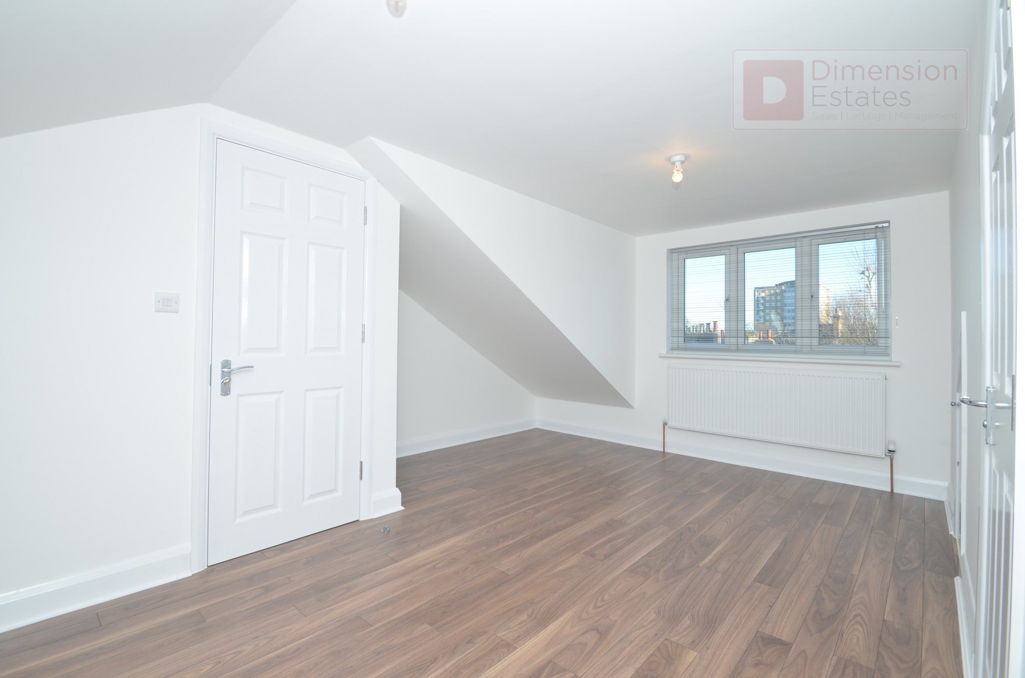 Flat Greenwood Road in Greater London