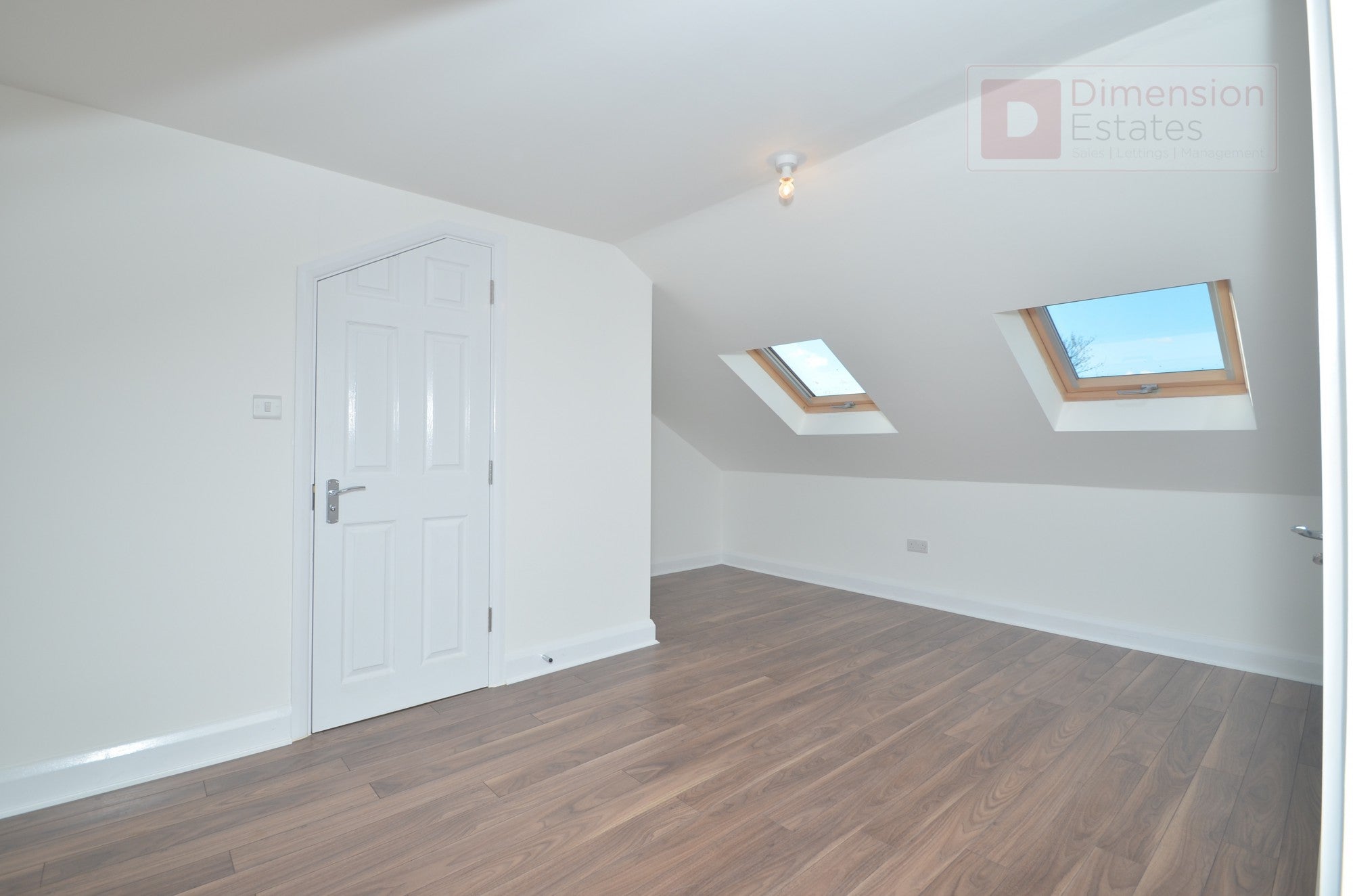 Flat Greenwood Road in Greater London