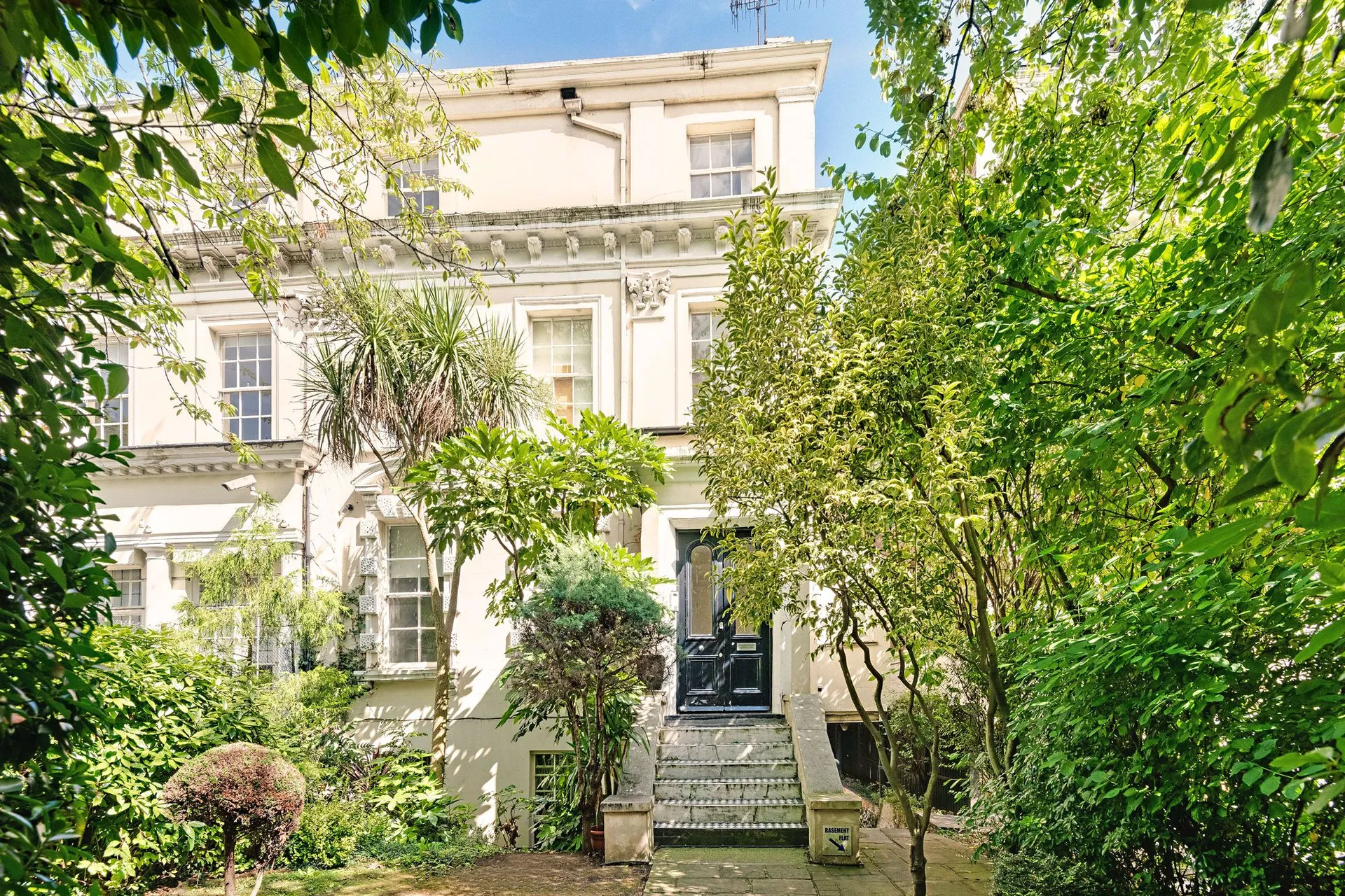 Flat Finchley Road in London