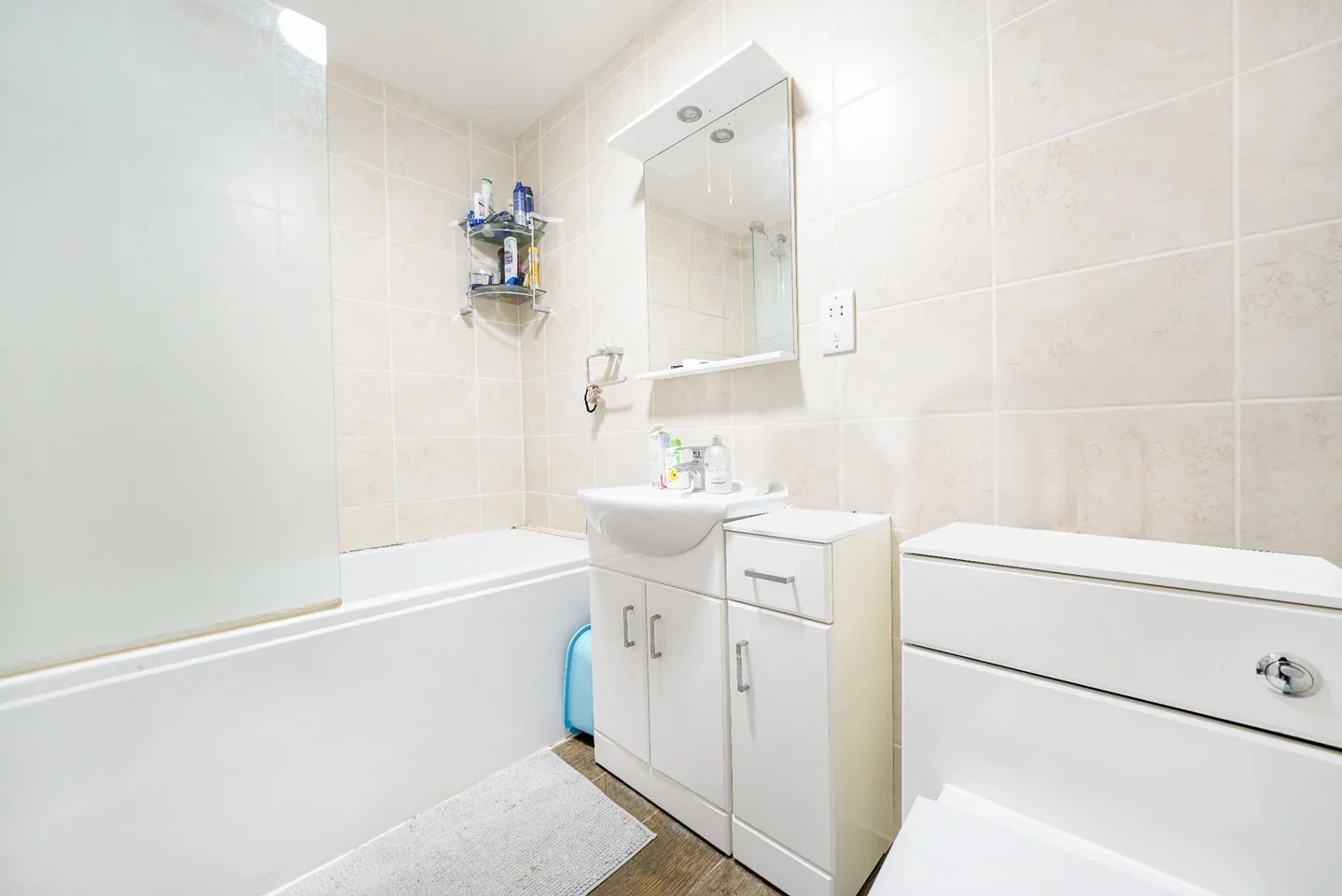 Flat Kintyre Close in Greater London