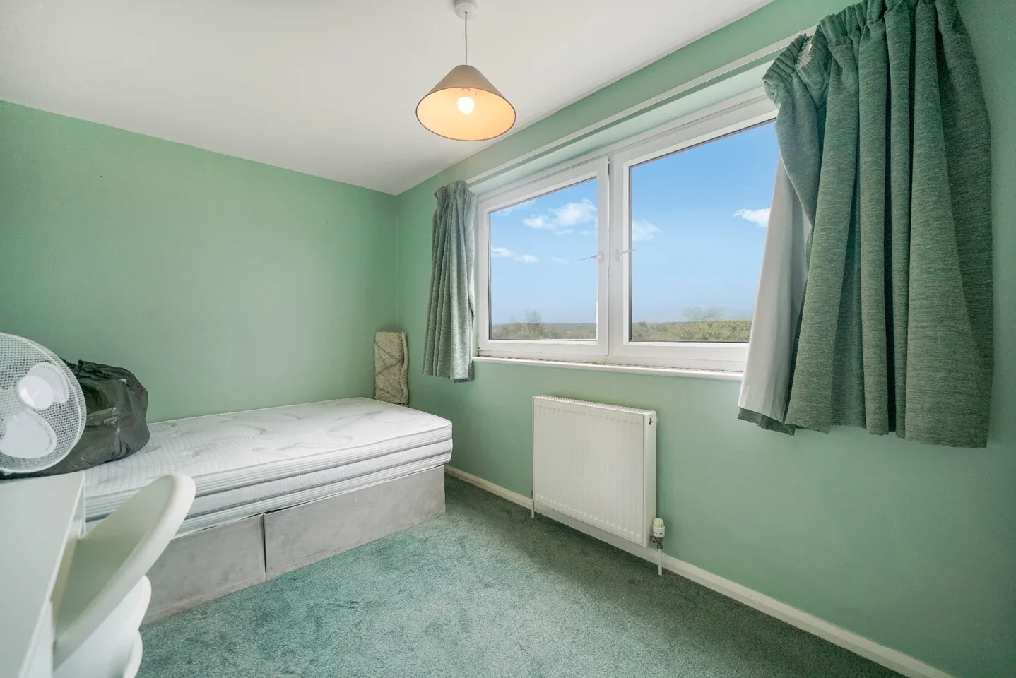 Flat Kintyre Close in Greater London