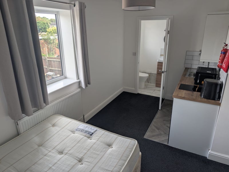 Room Warwick Road in Tamworth