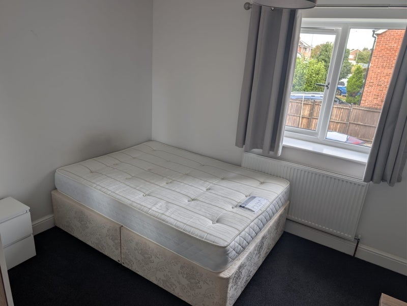 Room Warwick Road in Tamworth