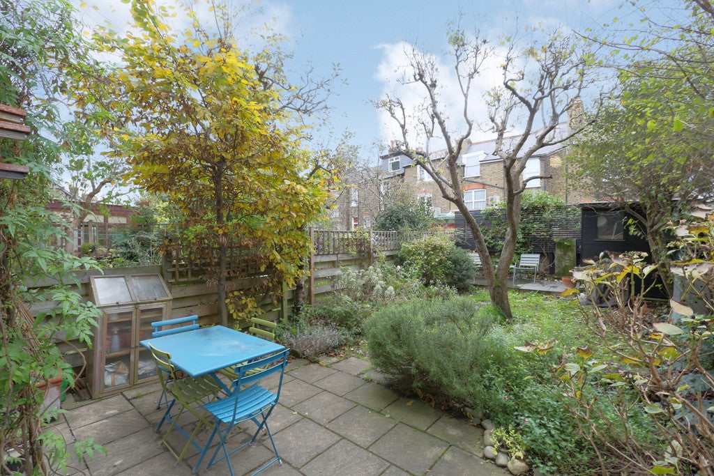 Flat Filey Avenue in Greater London