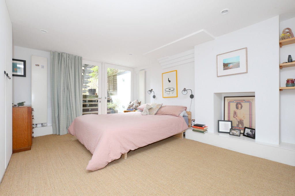Flat Filey Avenue in Greater London