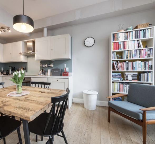 Room Newington Green Road in Greater London