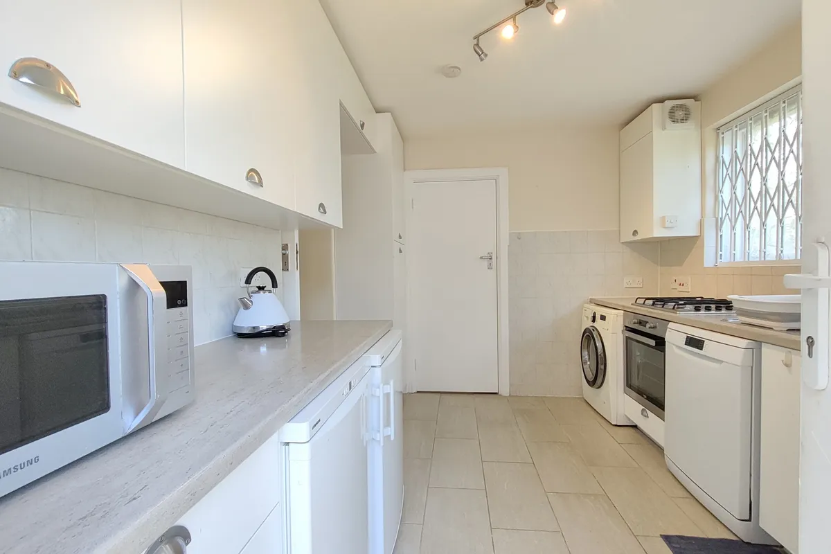 Flat Chatsworth Road in Greater London
