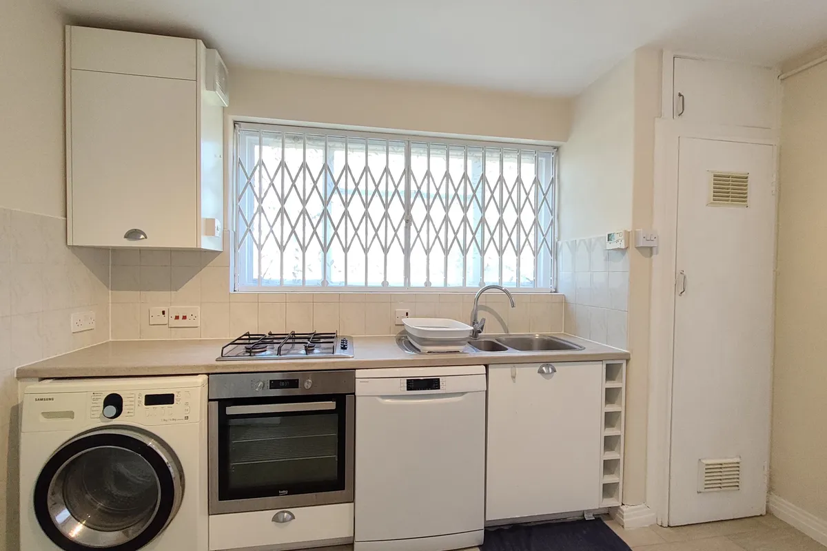 Flat Chatsworth Road in Greater London