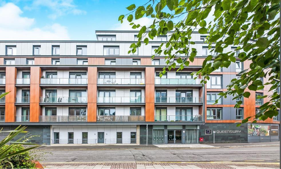 Flat Queensway in Reigate and Banstead