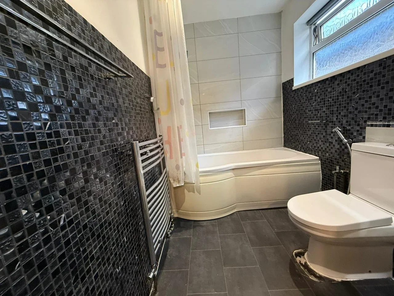 House Tenby Close in Greater London