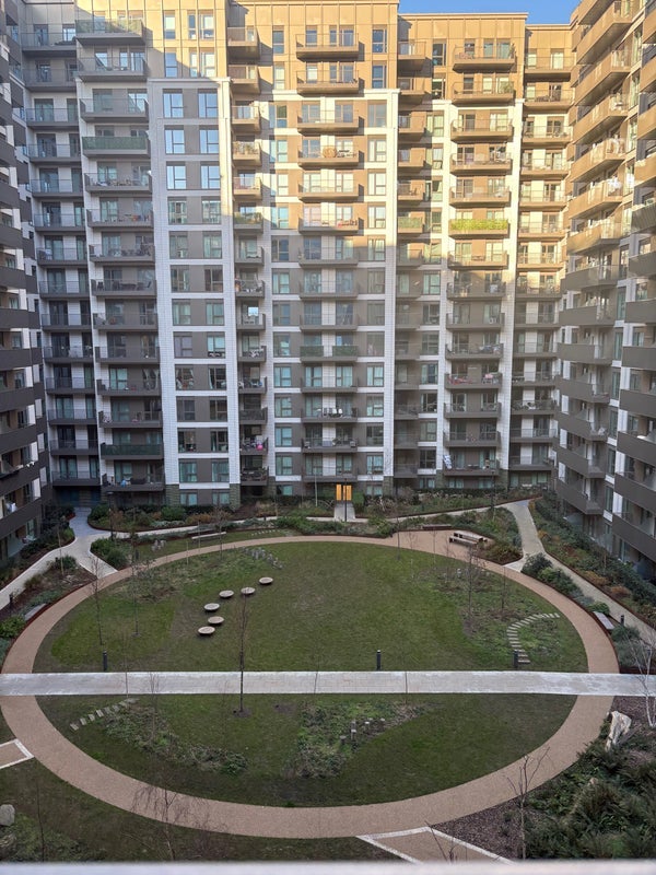 Flat Western Gateway in Greater London