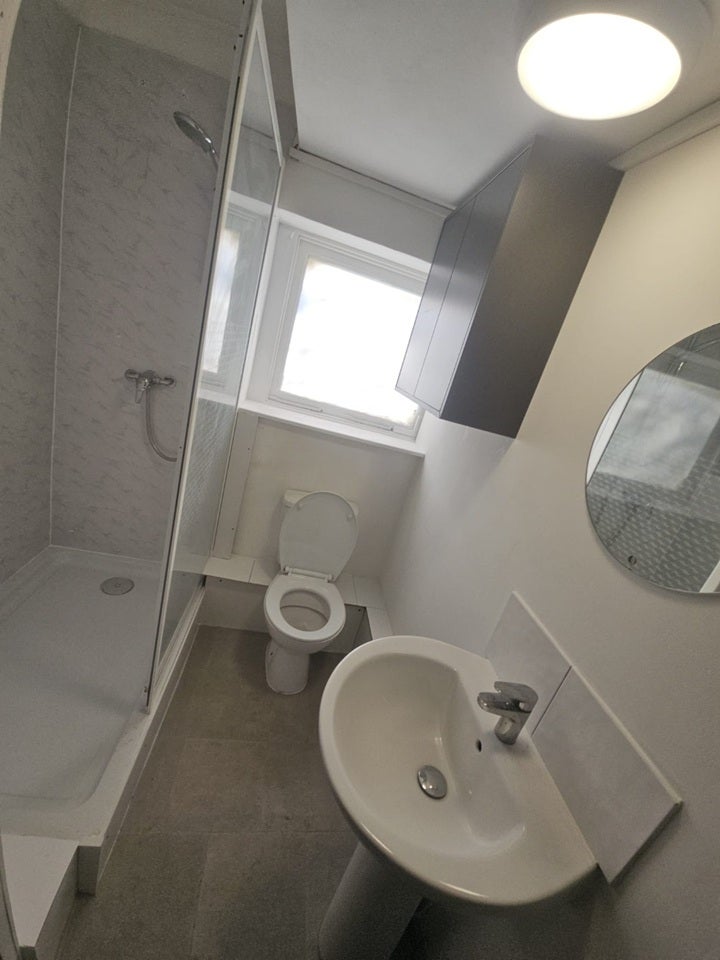 Flat Fawn's Manor Close in Greater London