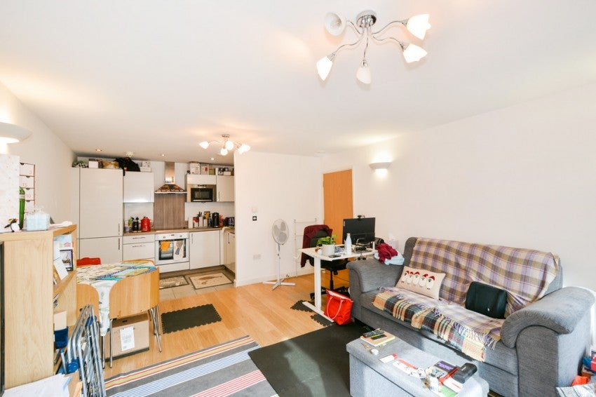 Flat Surrey Quays Road in Greater London