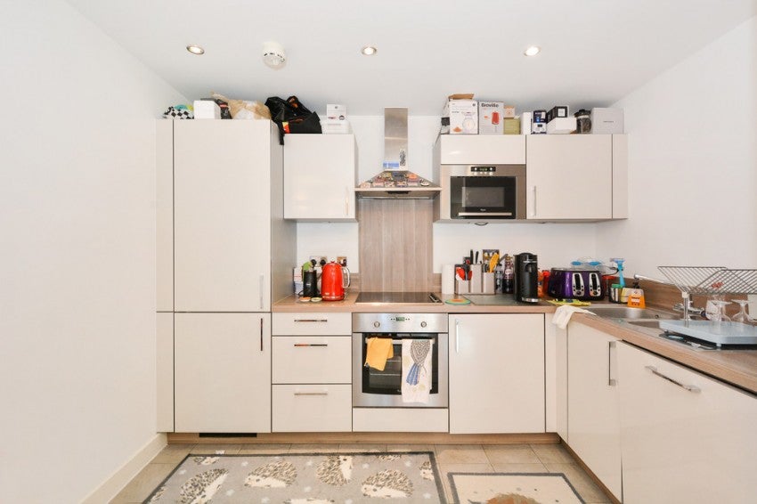 Flat Surrey Quays Road in Greater London