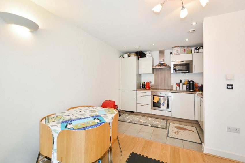 Flat Surrey Quays Road in Greater London